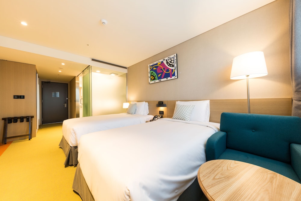 Howard Johnson by Wyndham Incheon Airport 30/65