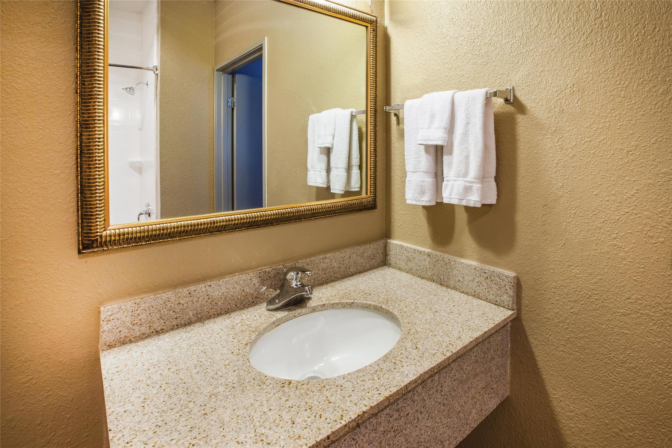 La Quinta Inn Indianapolis North at Pyramids 39/43