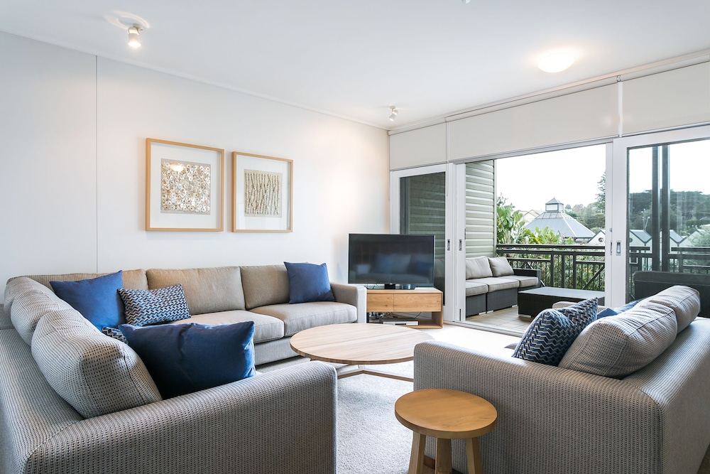 PORTSEA VILLAGE RESORT 42/69