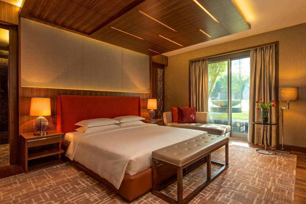 Grand Hyatt Mumbai Hotel and Residences 27/75