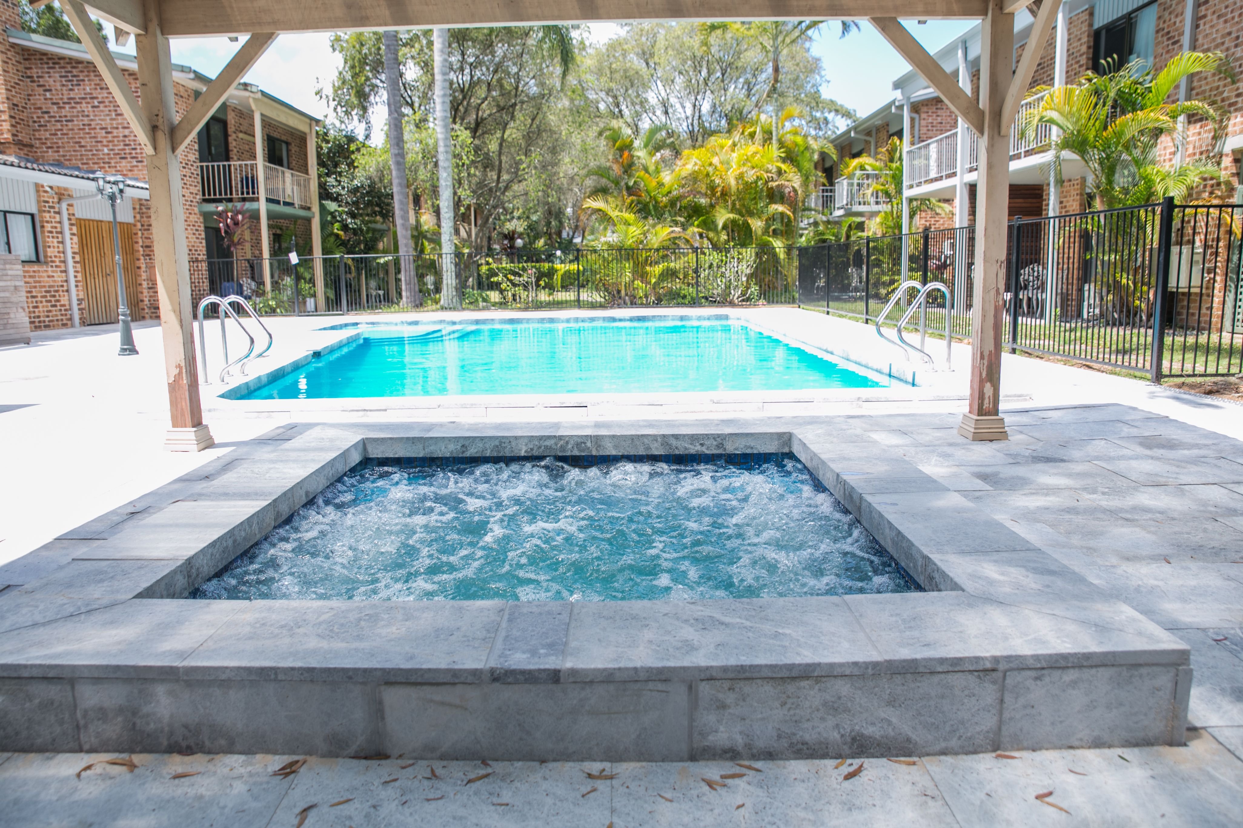 The Select Inn Gosford 12/13