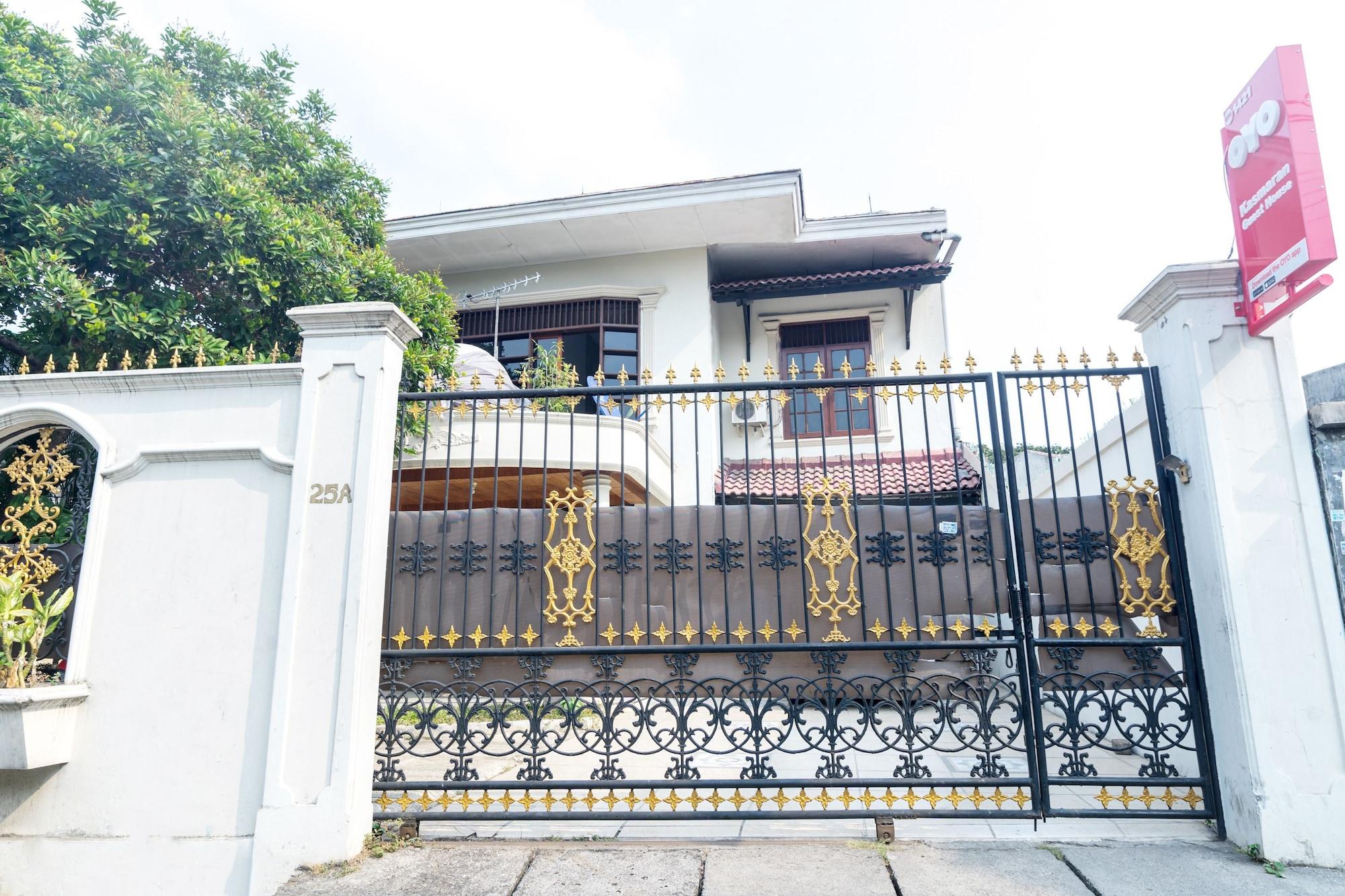 OYO 1421 Kasmaran Guest House Syariah 1/32