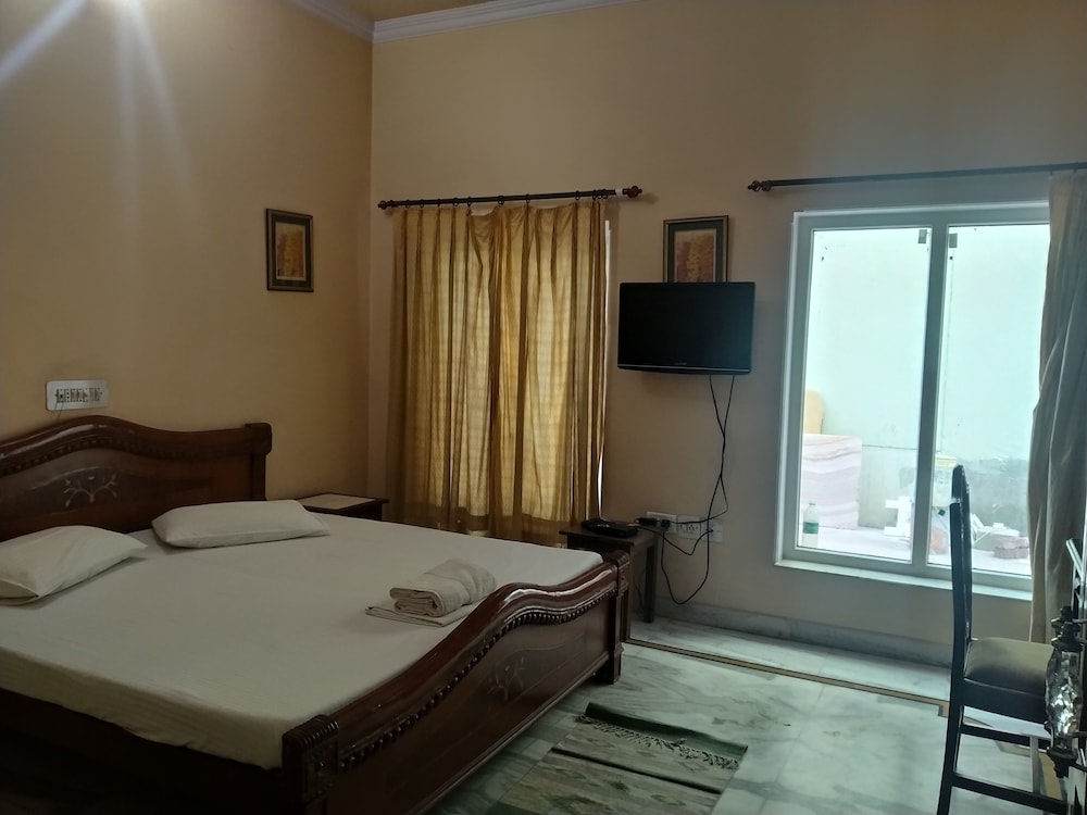 Anuraag Villa 21/65
