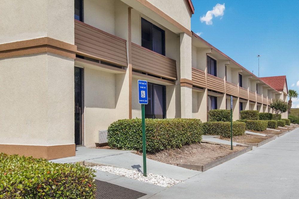 Red Roof Inn Suites Brunswick I 95 5/32