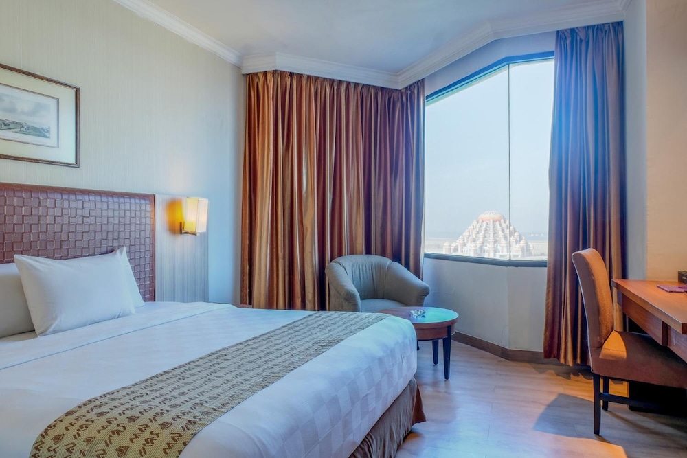 Almadera Hotel D H Quality Plaza Hotel Makassar 9/52