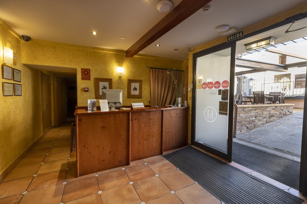 Hostal Restaurante Puerta del Alcázar 6/61
