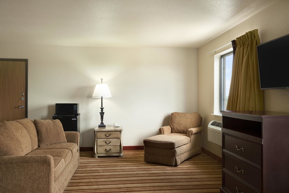 Super 8 by Wyndham Macon 9/16