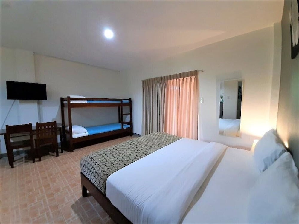 Conrada's Place Hotel And Resort 27/67