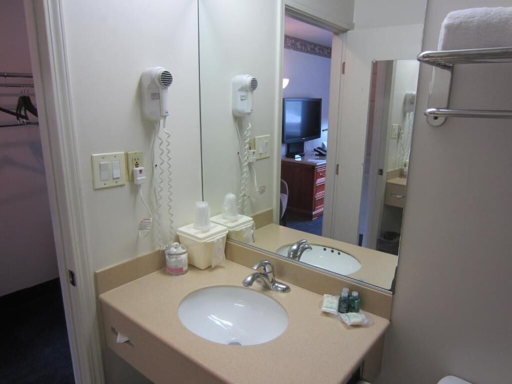 Cherry Orchard Inn 44/45