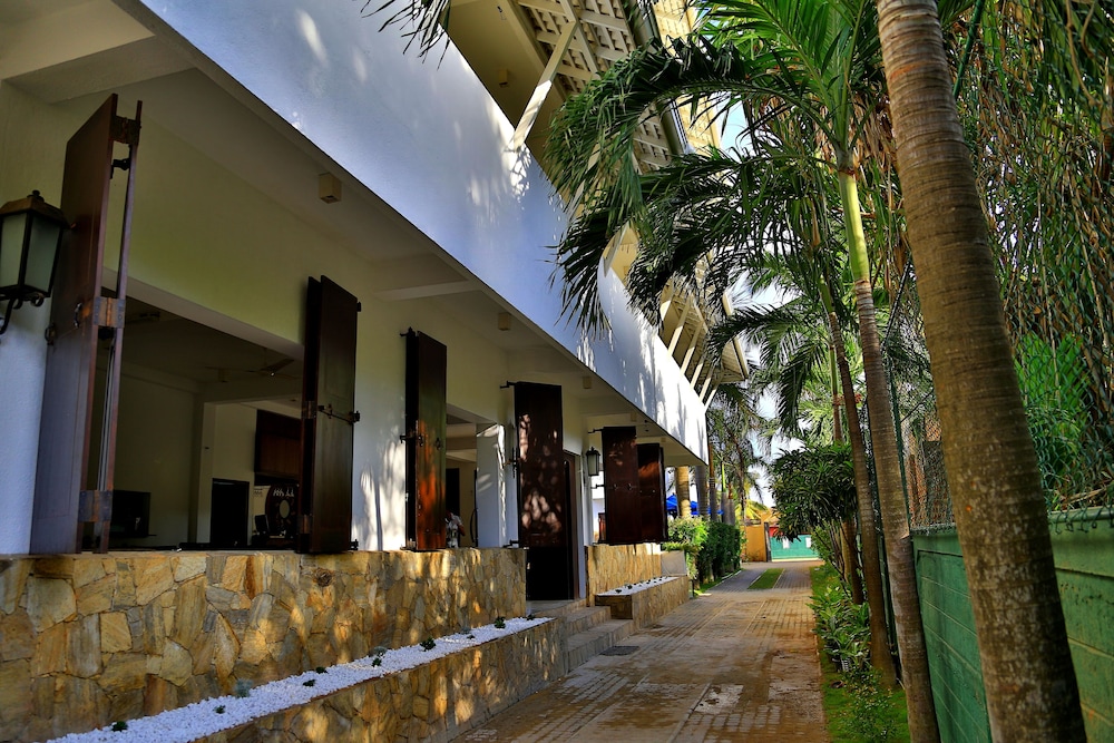 ST. LACHLAN HOTEL AND SUITES 2/64