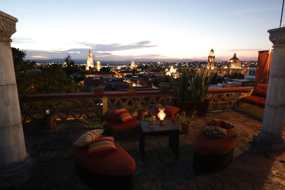 Casa Mia Suites 63/72