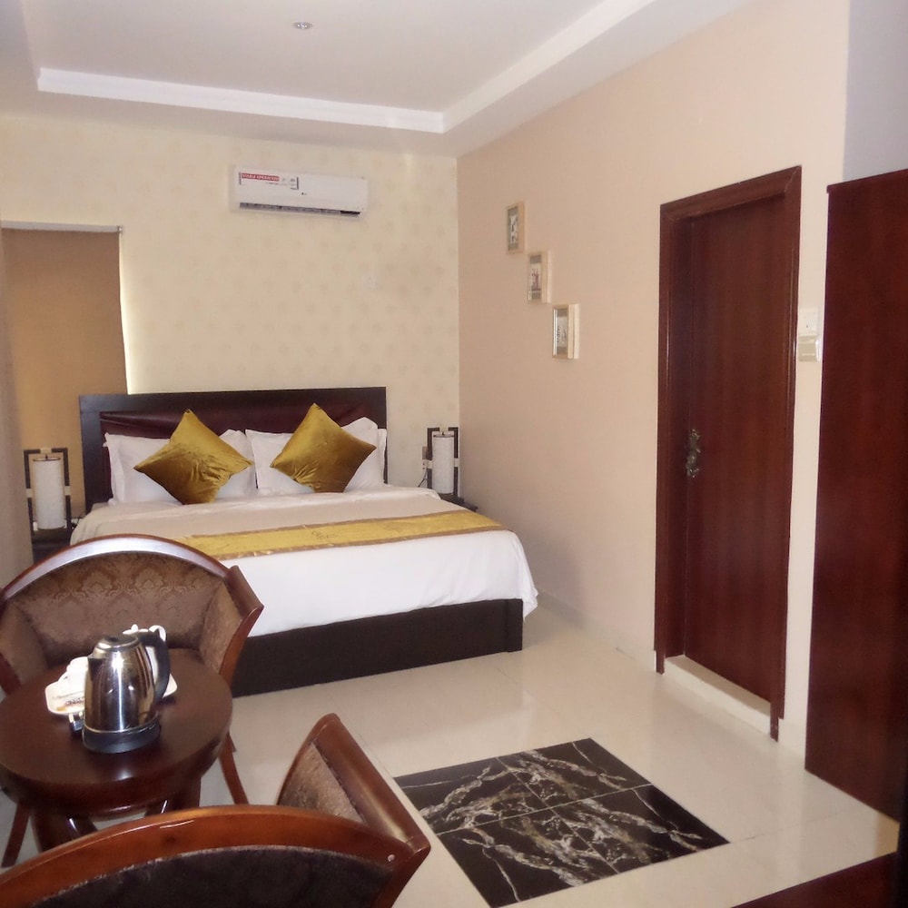 Rightgate Hotel & Suites 5/30