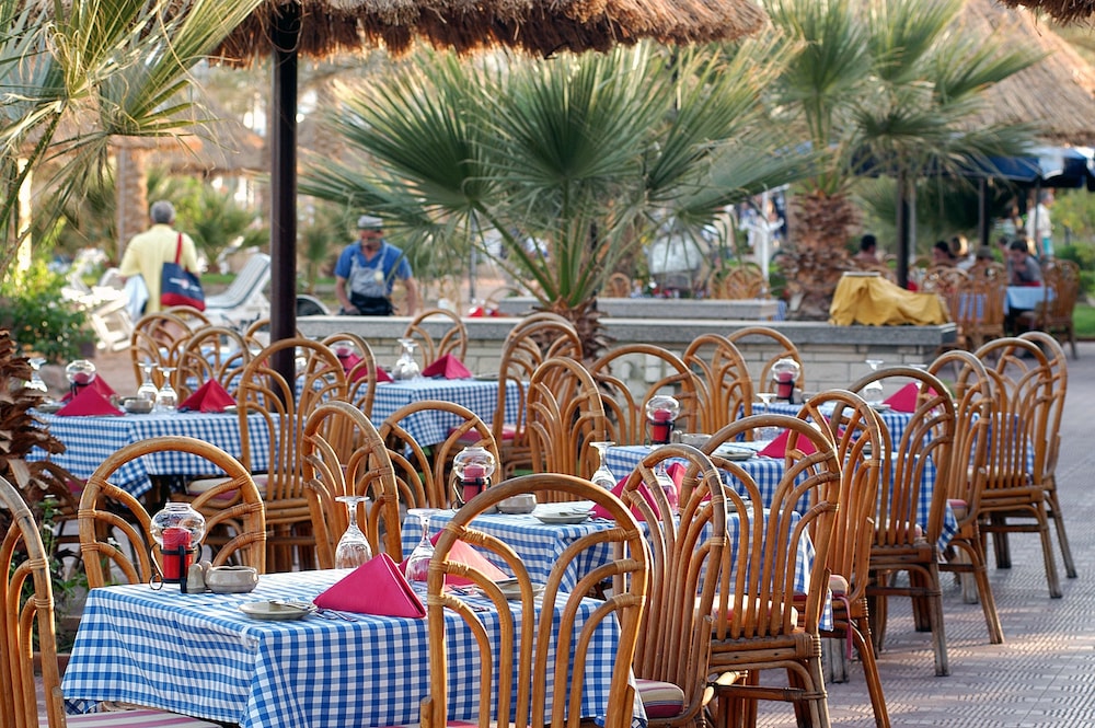 restaurant cafeteria