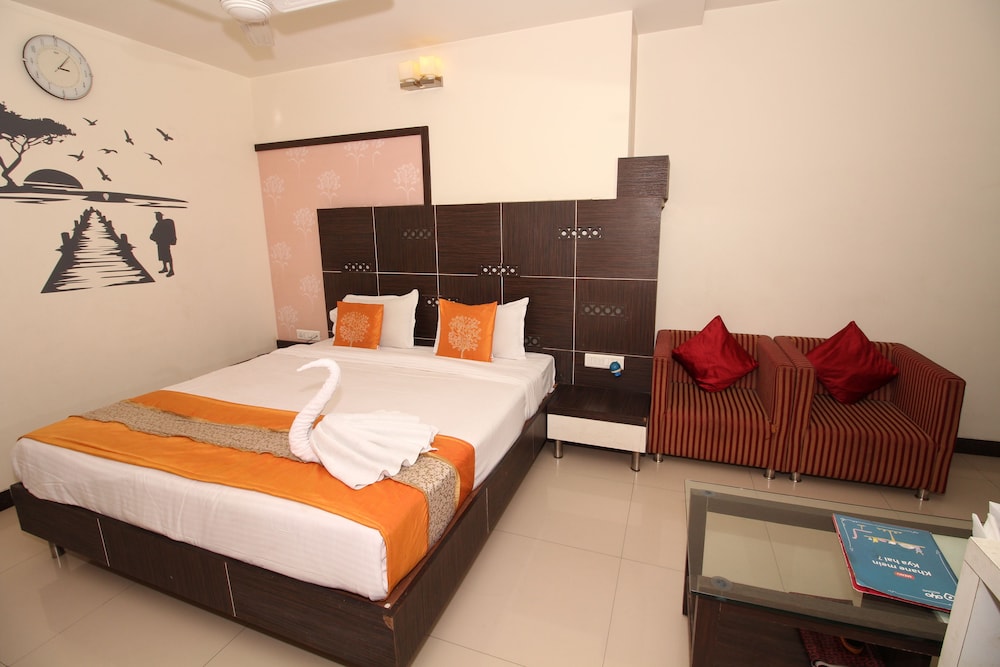 غرفة بريميوم بسرير كوين، Hotel Meera 4/9