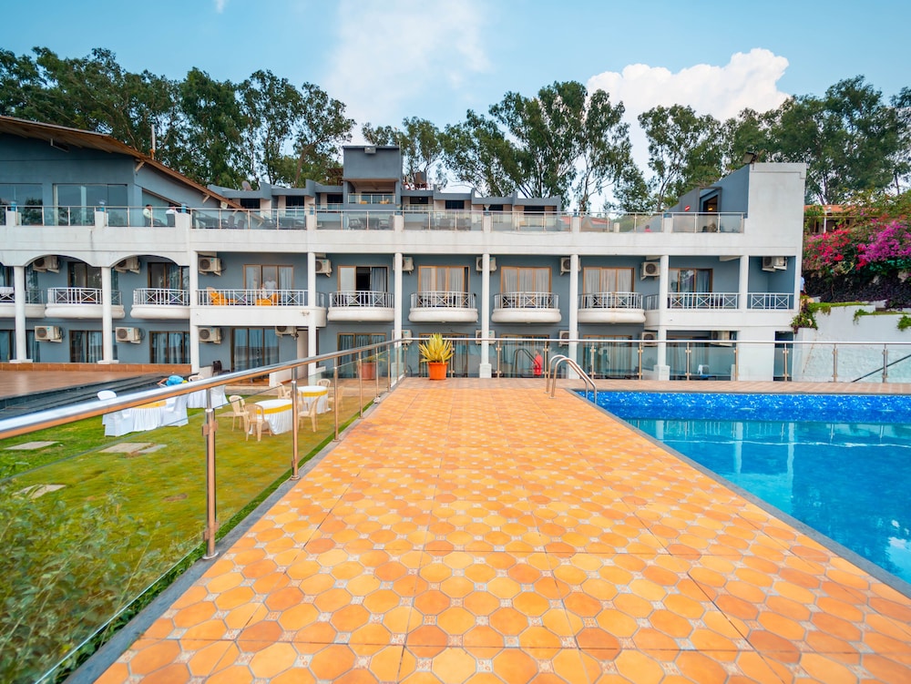Cloud Mist Resort and Spa 48/50