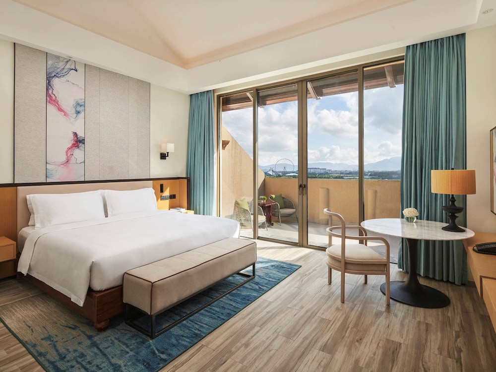 Fairmont, Family Suite, King Bed, Garden View