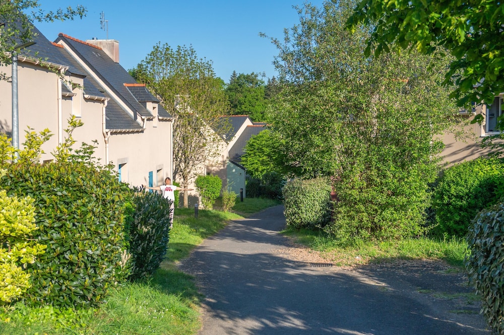 Le Domaine De L'emeraude 56/63