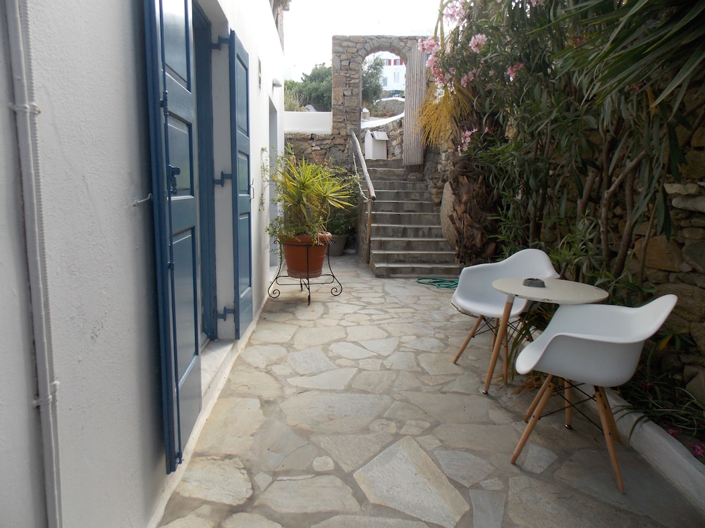 Rania Apartments Studios & Suites 32/50