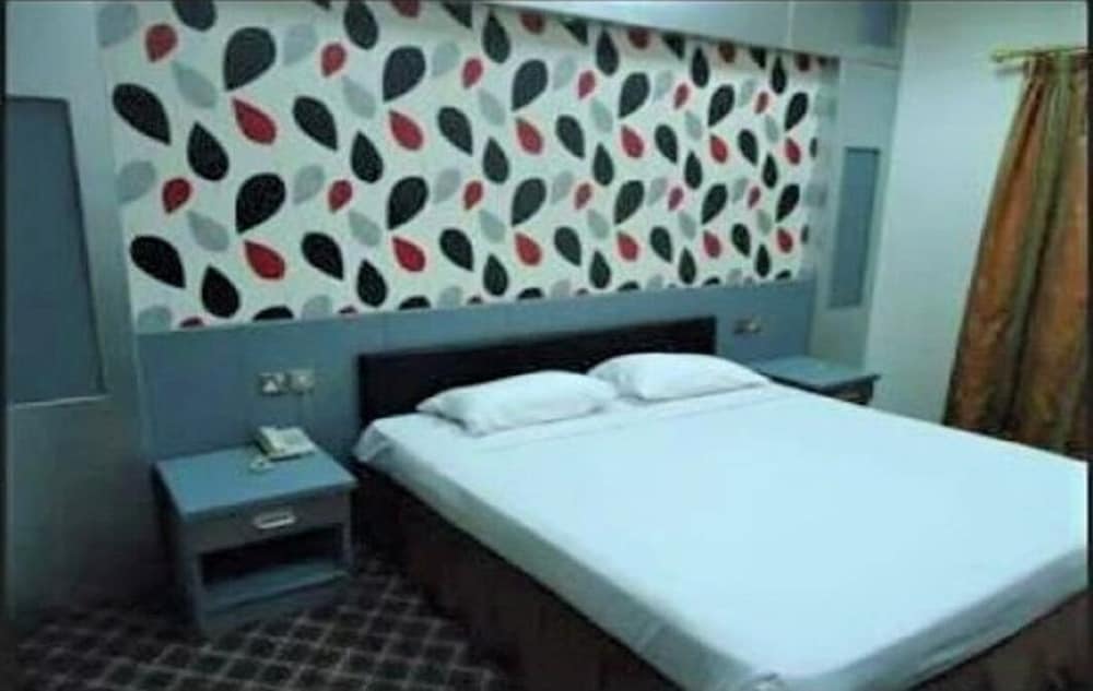 Al Commodore Hotel 15/40