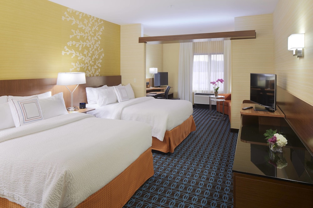 Fairfield Inn Suites Springfield Northampton Amherst 12/52