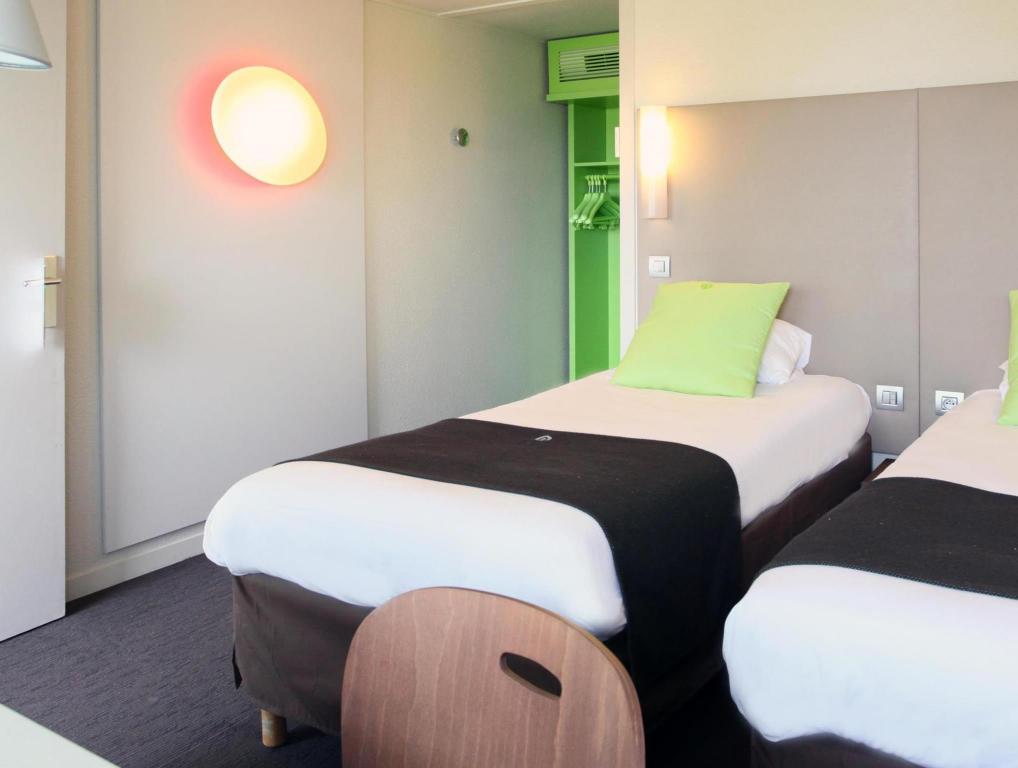 Room, Twin Beds, Hotel Campanile Angers Ouest Beaucouze 2/4
