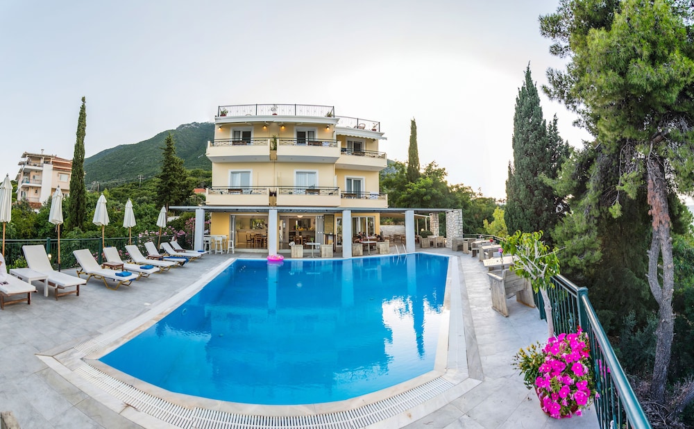 ALIKI HOTEL 2/76