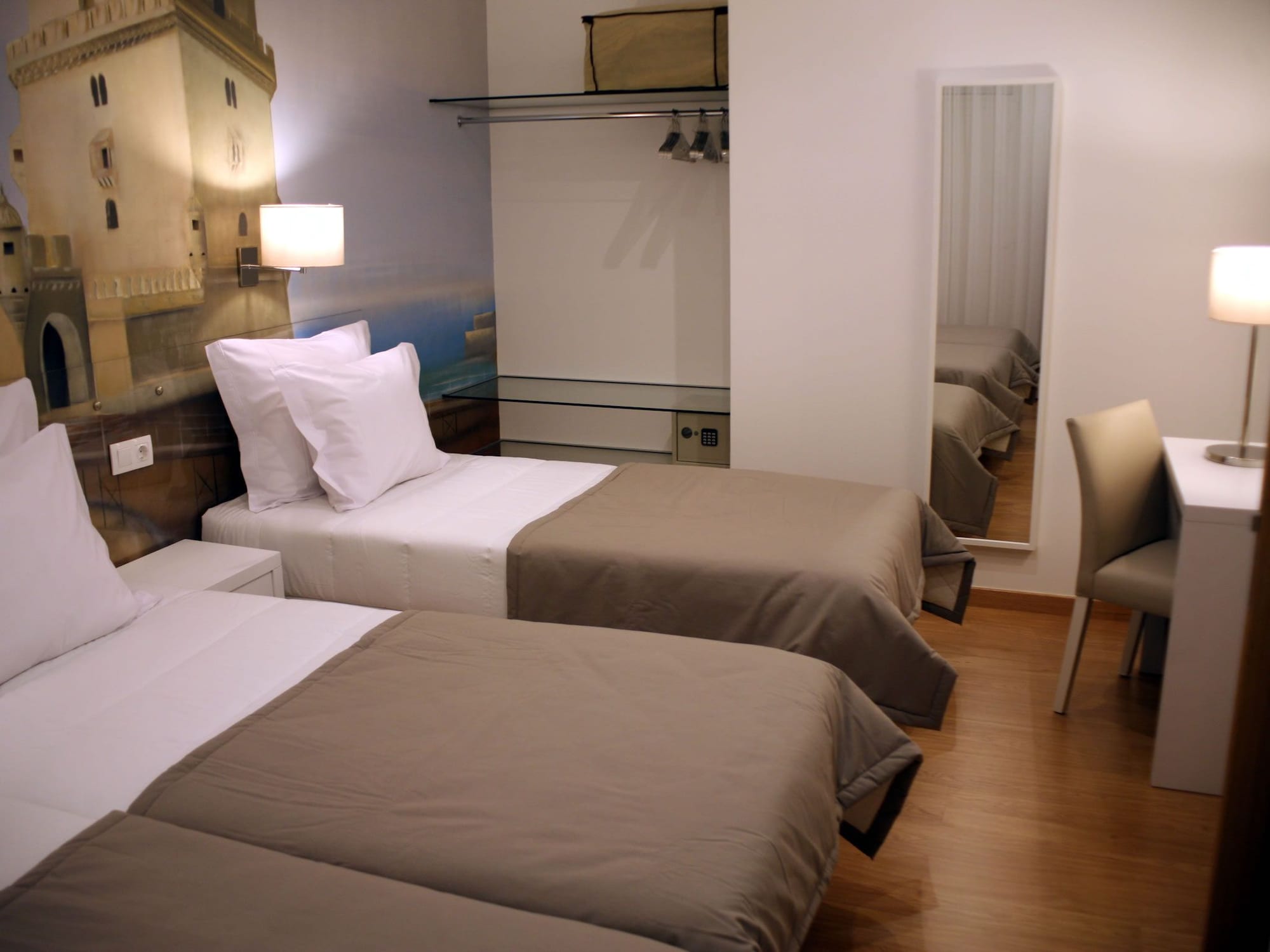 ROOM, TRIPLE
