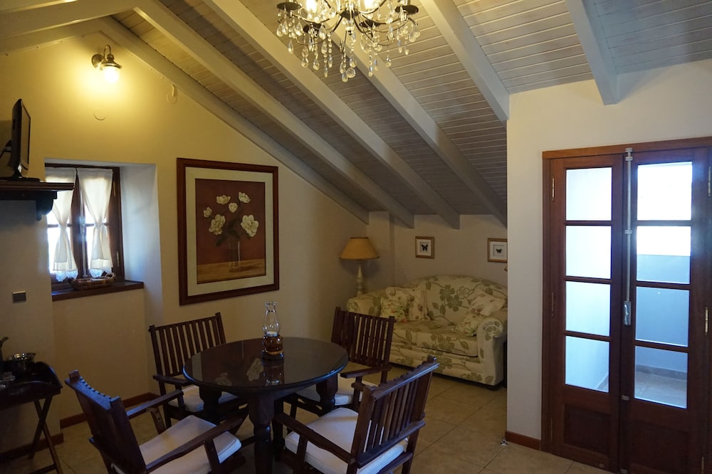 Faros Suites - Adults Only 27/50