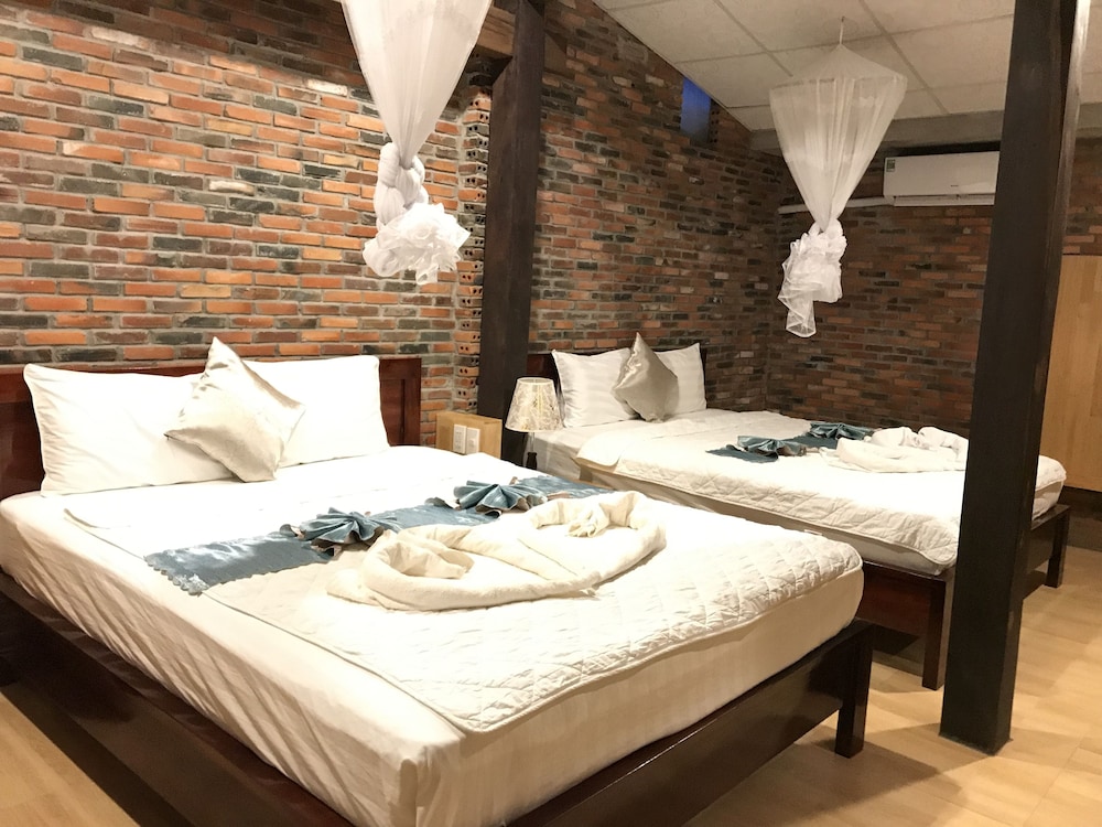 May Bungalow 23/42