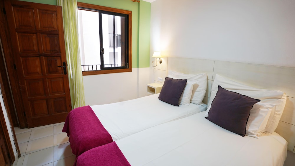 1 BEDROOM, APARTMENT, TWIN BEDS, POOL VIEW, SOFA