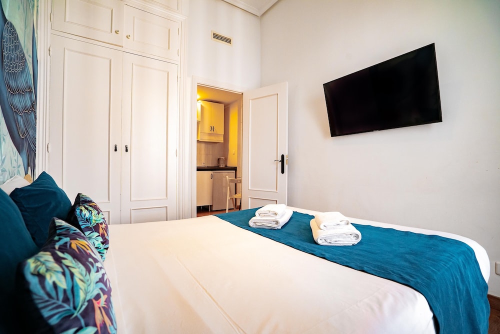 2 BEDROOMS, APARTMENT