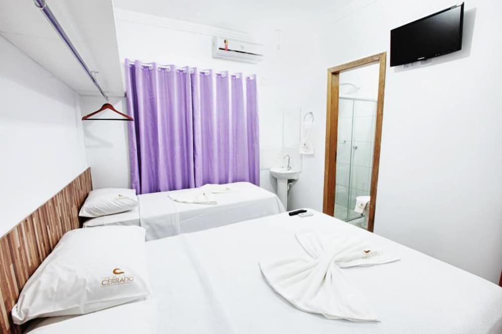 Hotel Cerrado 4/21