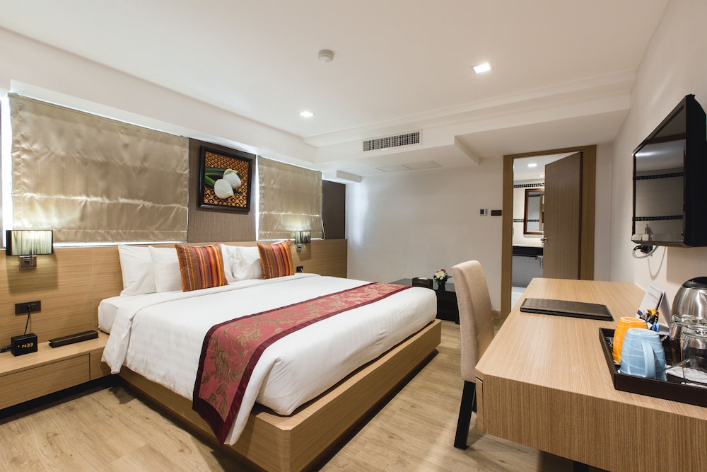 Adelphi Pattaya 30/61