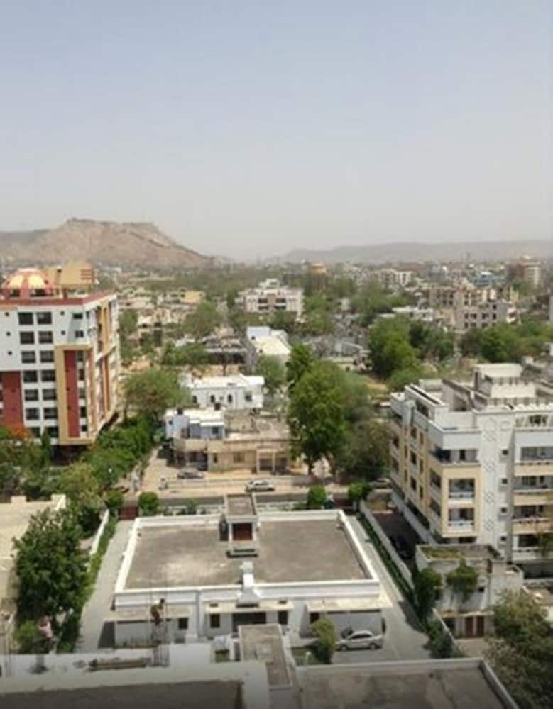 Royal Orchid Central Jaipur 53/58