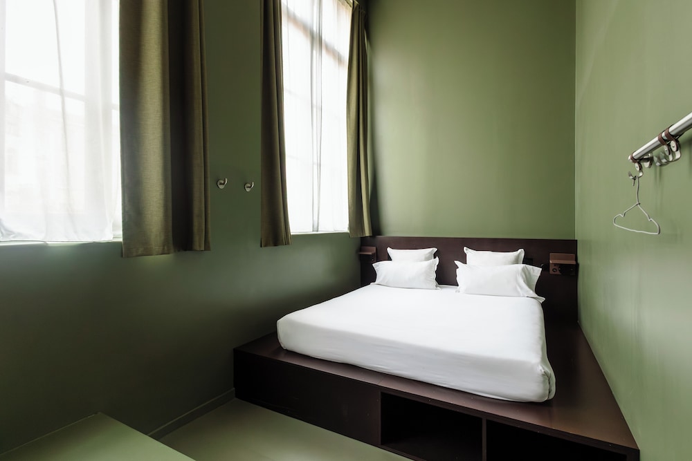 Comfort, Quadruple, King Bed, 2 Bunk Beds