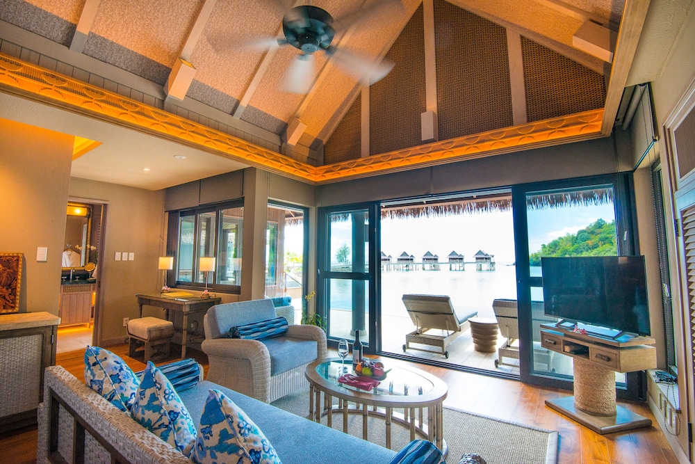 Palau Pacific Resort 24/38