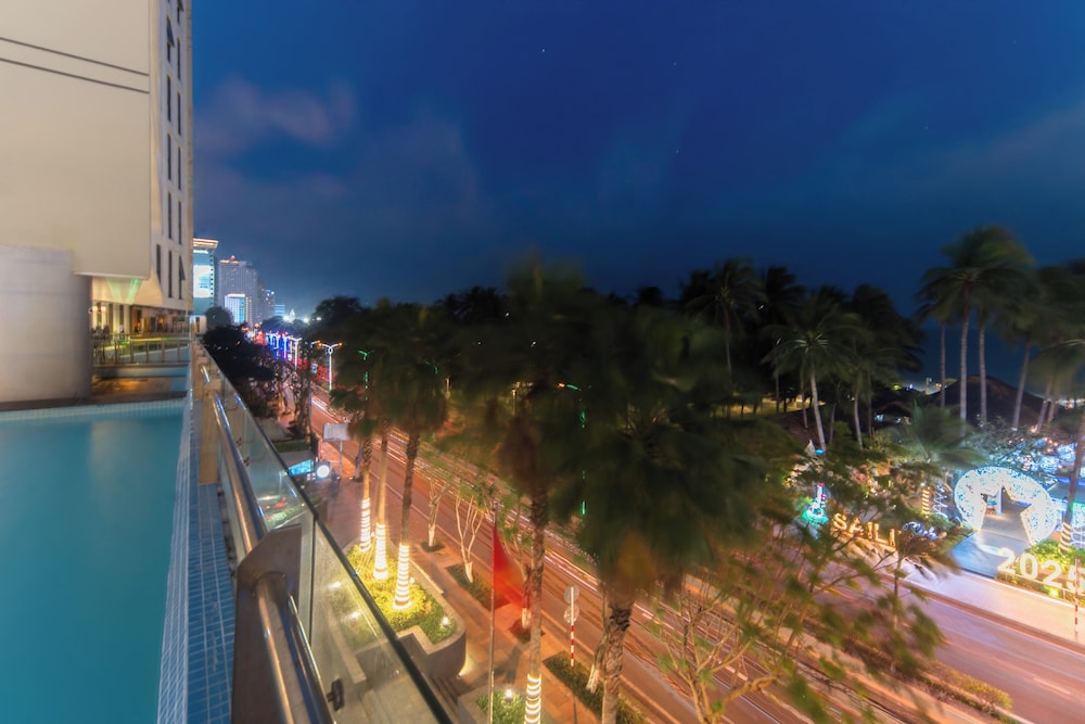 Starcity Bayfront Nha Trang Hotel 73/76