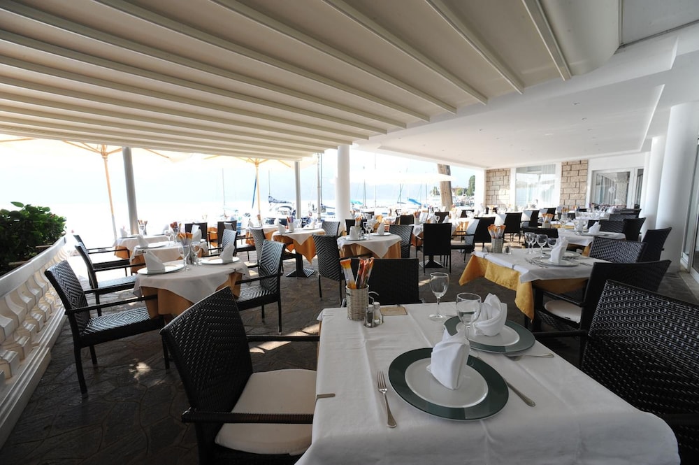 Hotel Excelsior Bay 40/50