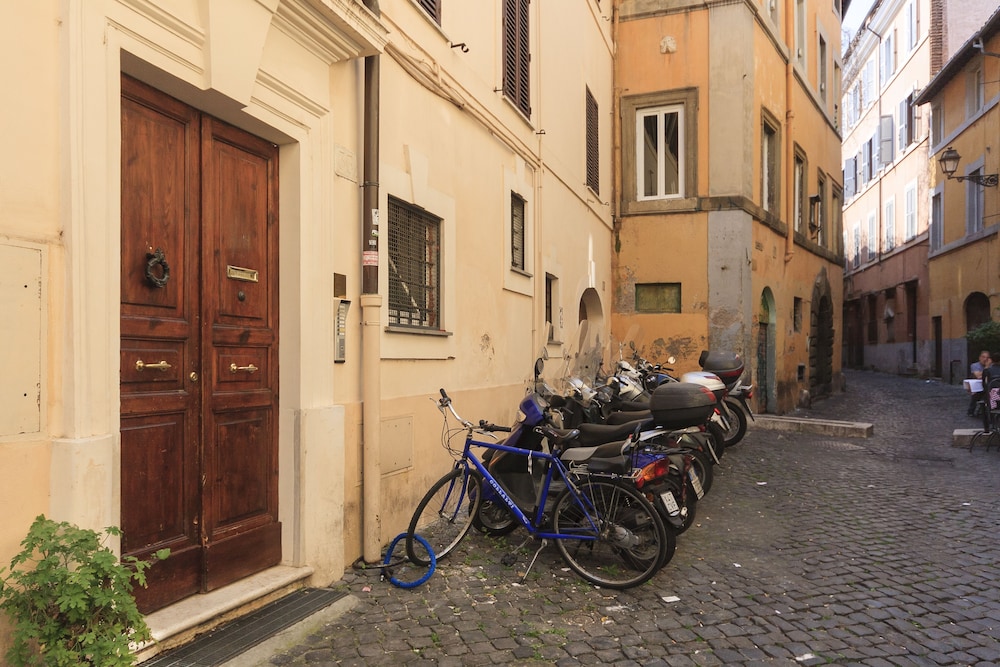 B B Ventisei Scalini A Trastevere 75/81