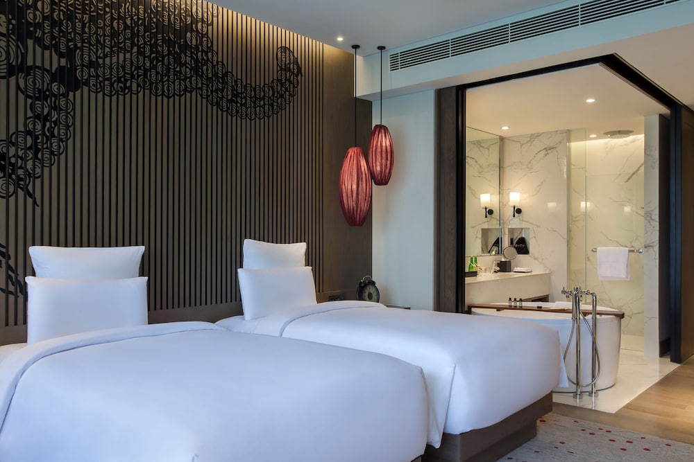 Pullman Ciawi Vimala Hills Resort Spa and Convention 24/76