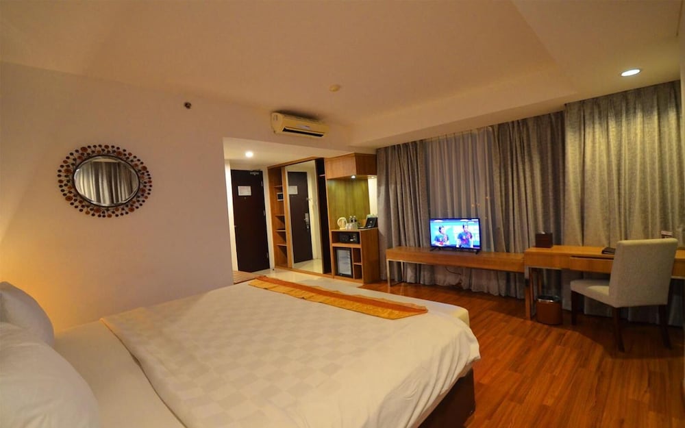 Arch Hotel 15/45