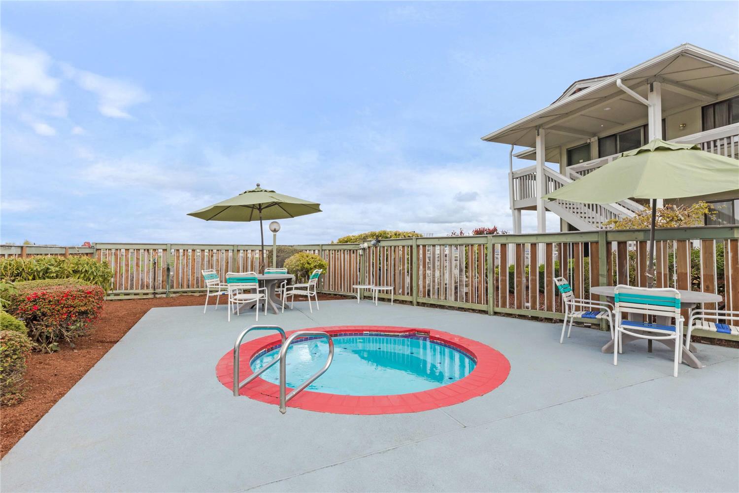 Days Inn By Wyndham Auburn 19/21
