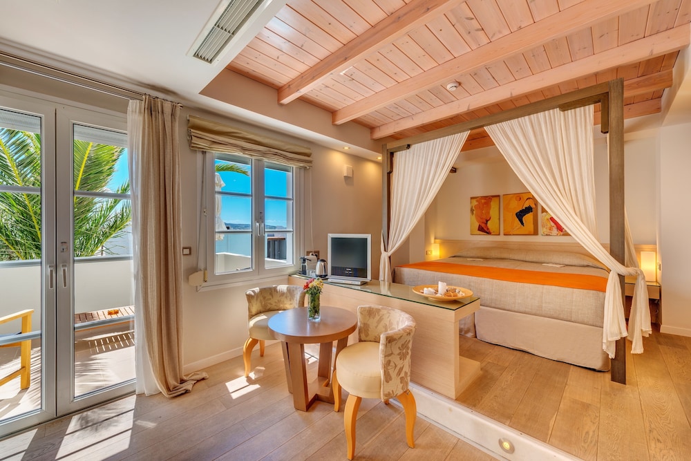 Nissaki Beach Hotel 46/63