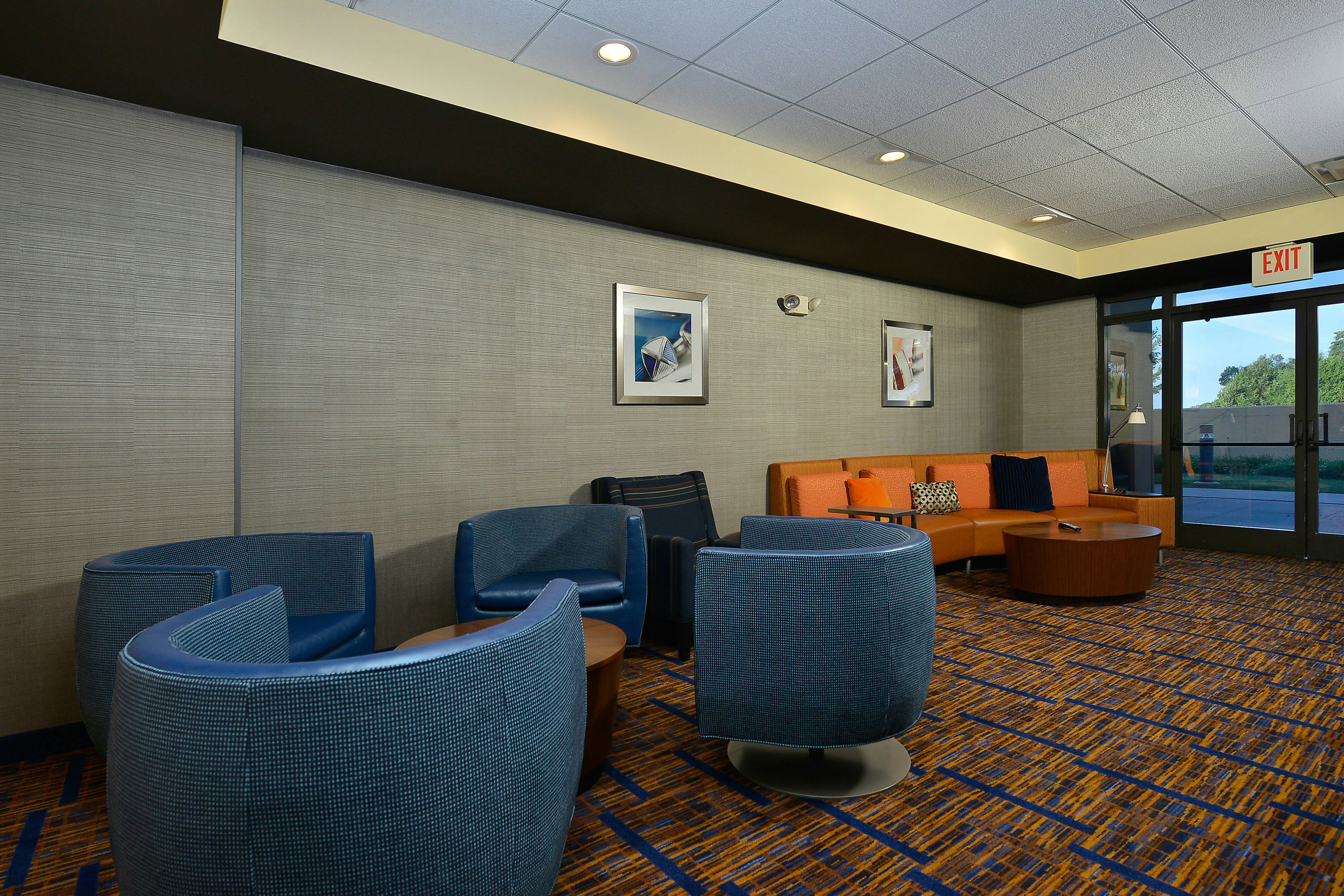 Courtyard By Marriott Bentonville 26/42