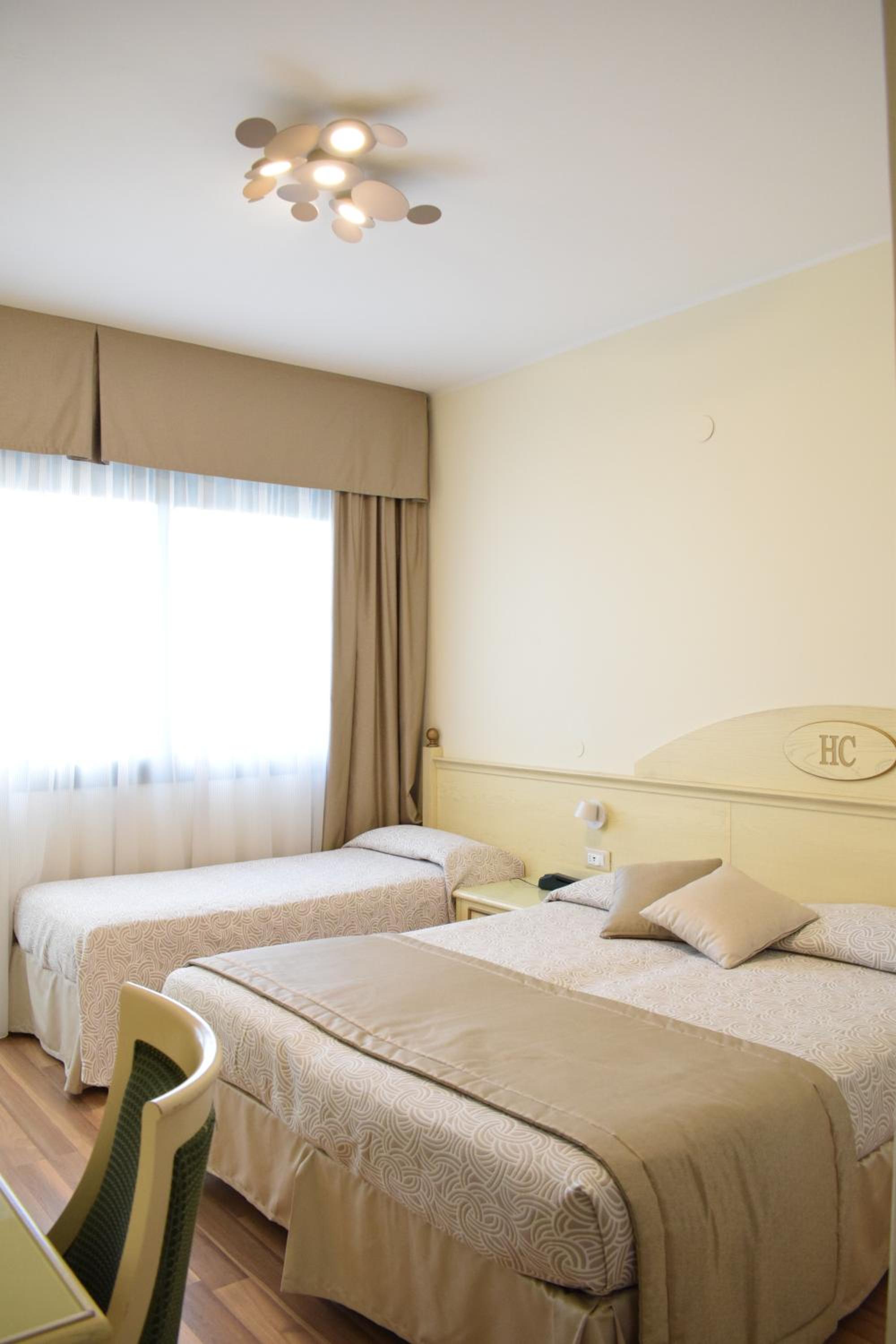 Room, Double or Twin Bed, Lateral Side Sea View