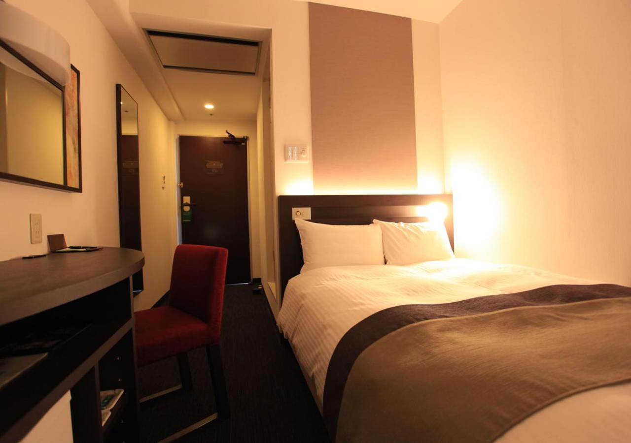 ROOM, SEMI DOUBLE BED