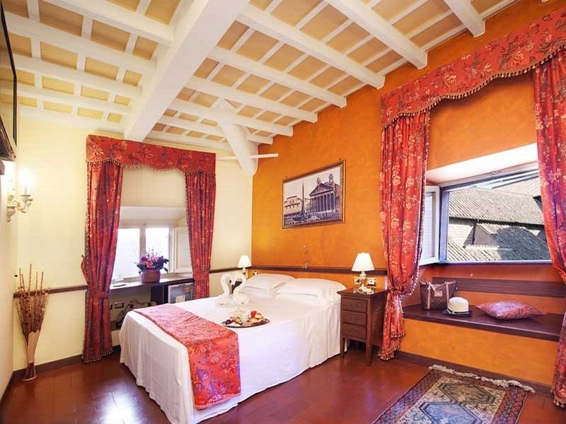 غرفة قياسية ثلاثية، Pantheon Inn 3/3
