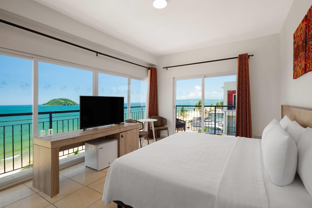 Decameron Isla Coral Guayabitos Ramada All Inclusive Resort 13/48