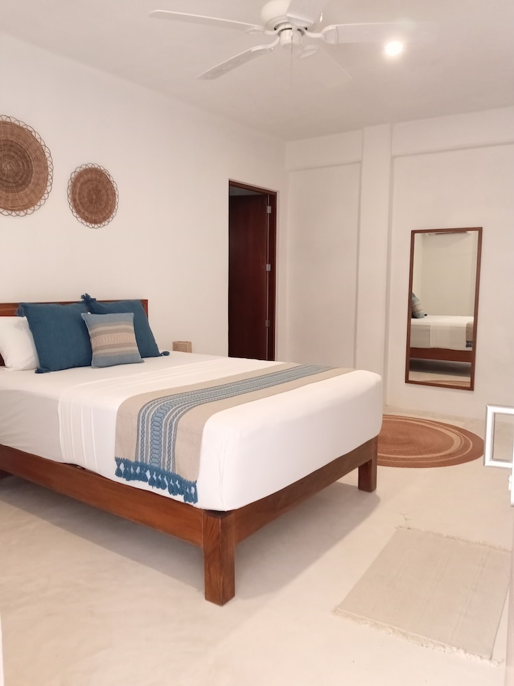 Noah Beach Hotel and Suites 21/55