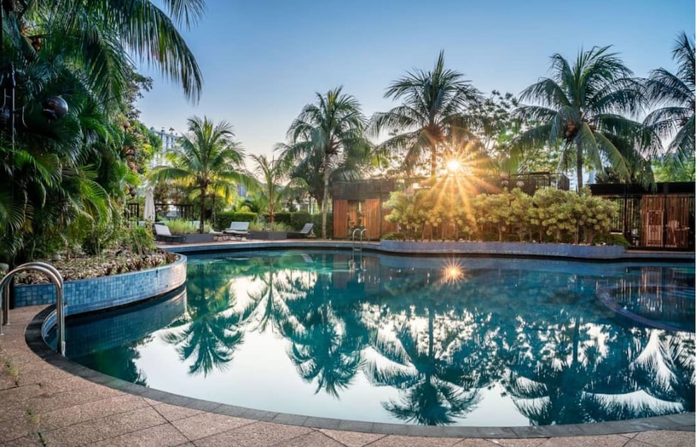 Century Bay Private Residences 65/68